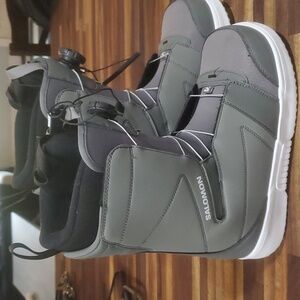 Like new Salomon Faction Boa snowboard boots. Men's 9